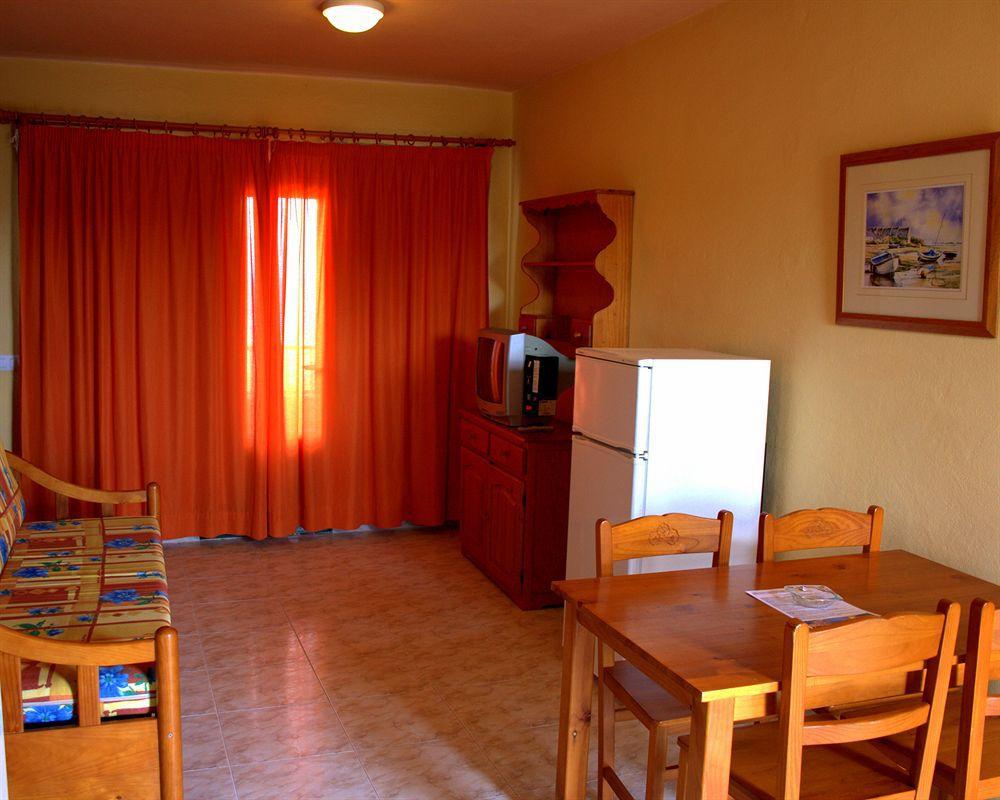 Apartamentos Moon Dreams Cabo De Banos Cala'N Blanes  Exterior photo